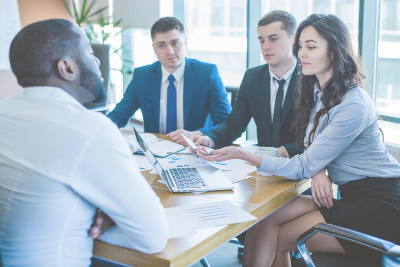 Профессиональная консультация по налогообложению бизнеса в офисе SecureStep